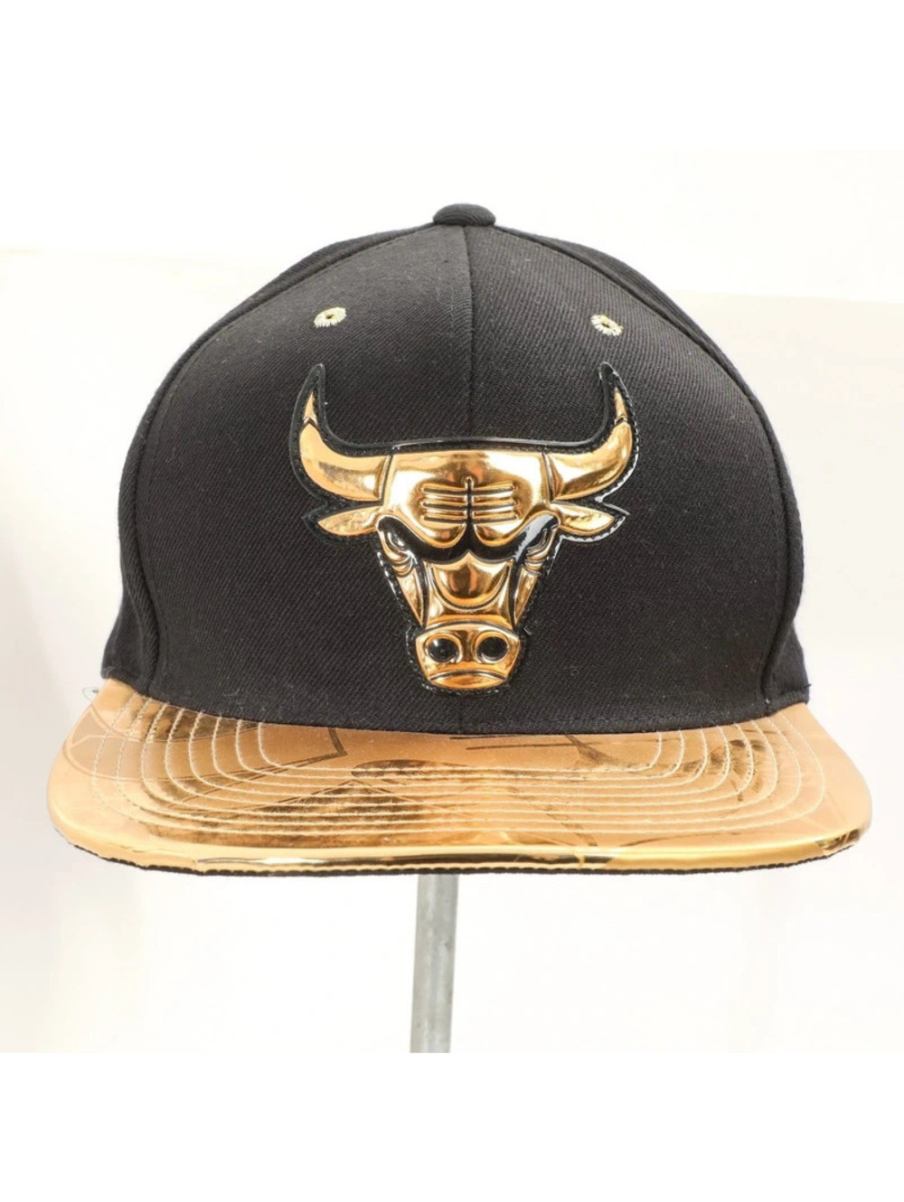 Mitchell & Ness Chicago Bulls Black Gold Metallic Snapback Hat